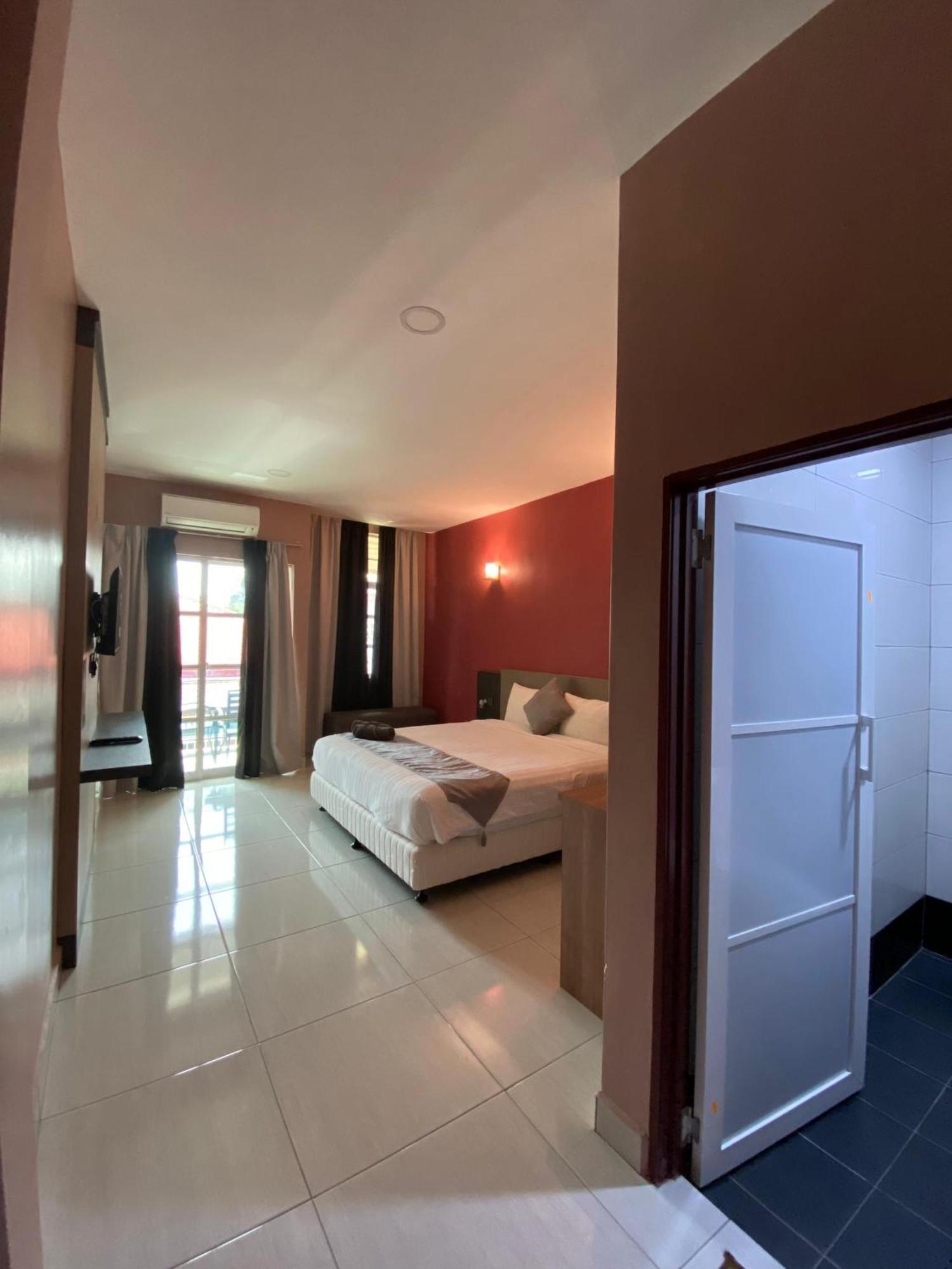 Grand Village Inn Pantai Cenang  Bagian luar foto