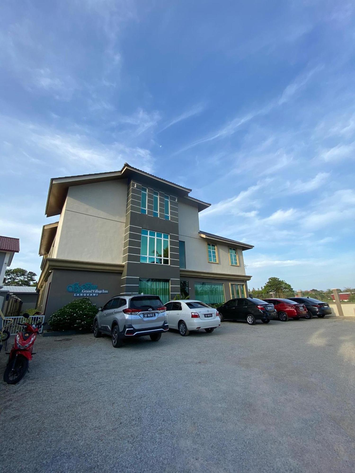 Grand Village Inn Pantai Cenang  Bagian luar foto