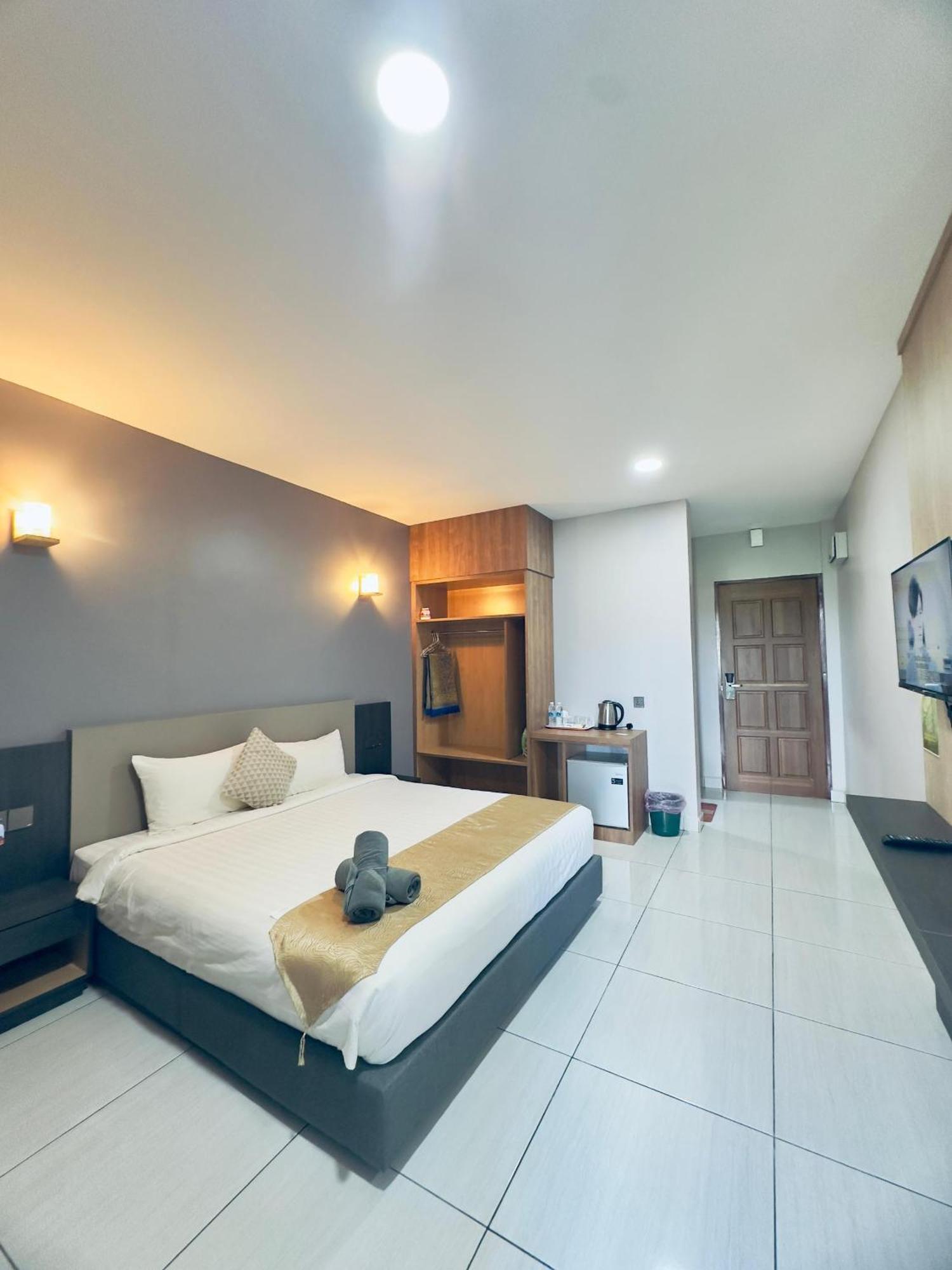 Grand Village Inn Pantai Cenang  Bagian luar foto