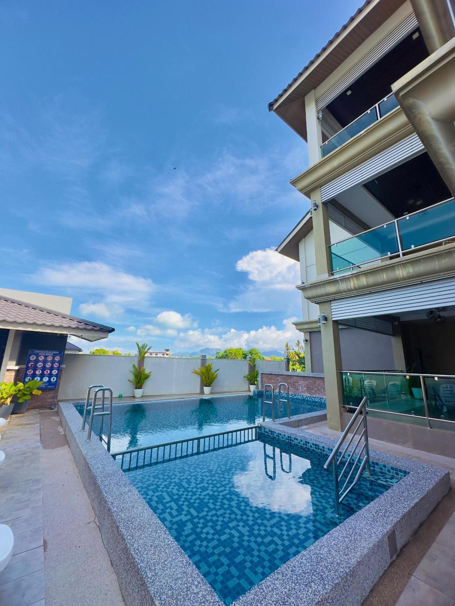 Grand Village Inn Pantai Cenang  Bagian luar foto